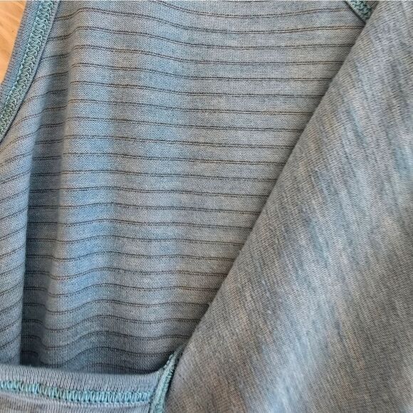 Lululemon Athletica Essential Tank - Picture 6 of 6